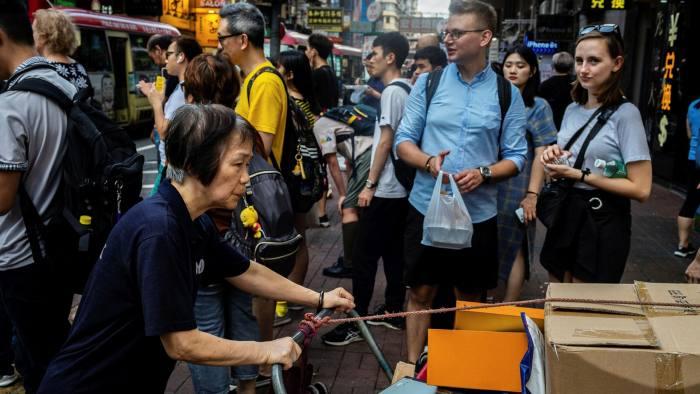 全球抗擊疫情最新進展與挑戰，實時人數與實時更新